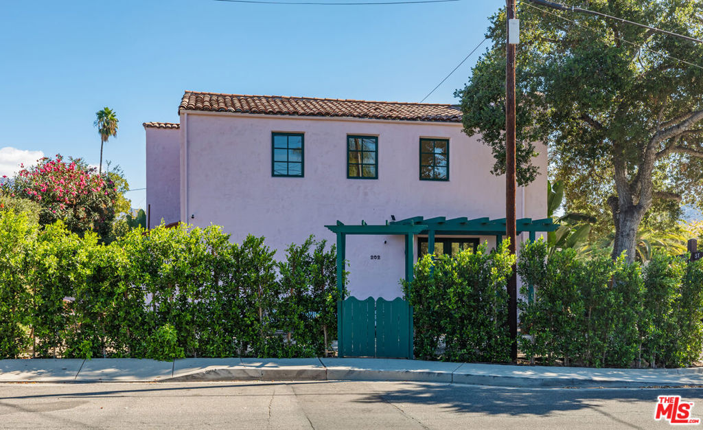 202 Canada Street