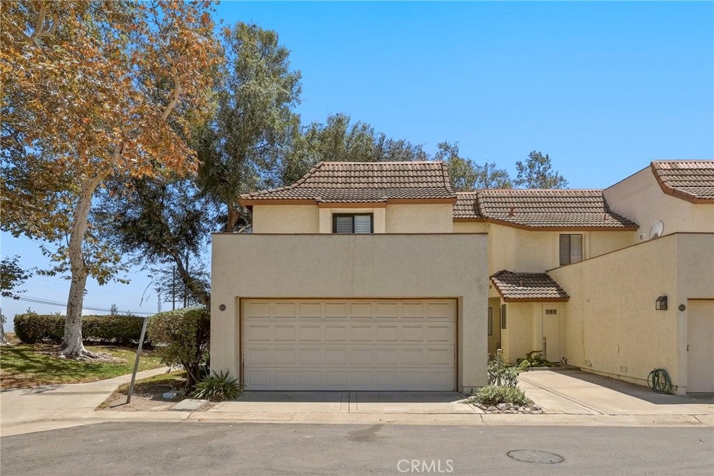870 Lancaster DR
