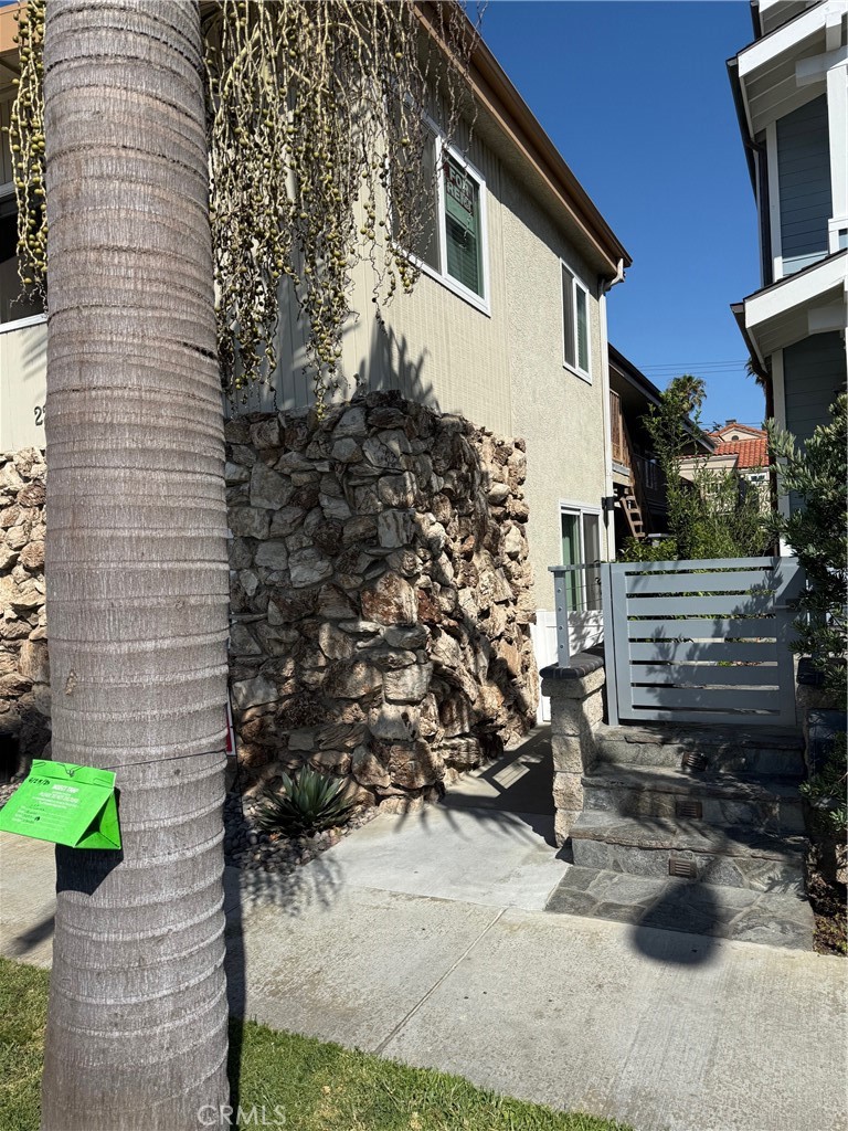 Very well maintained Two Bedroom on bath apartment. Two blocks from PVH and the Ocean. Four blocks from Main Street. New carpet and paint. Apartment includes gas range and refrigerator. The unit has a shared two car closed garage with door opener. Has huge upstairs deck.