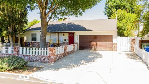 Photo of 16907 Marlin Place, Lake Balboa, CA 91406 (MLS # SR26103405)