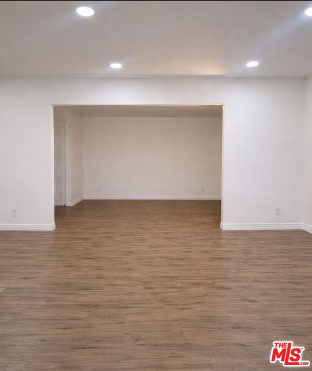 Photo of 18530 Hatteras Street #130, Tarzana, CA 91356 (MLS # 25629673)