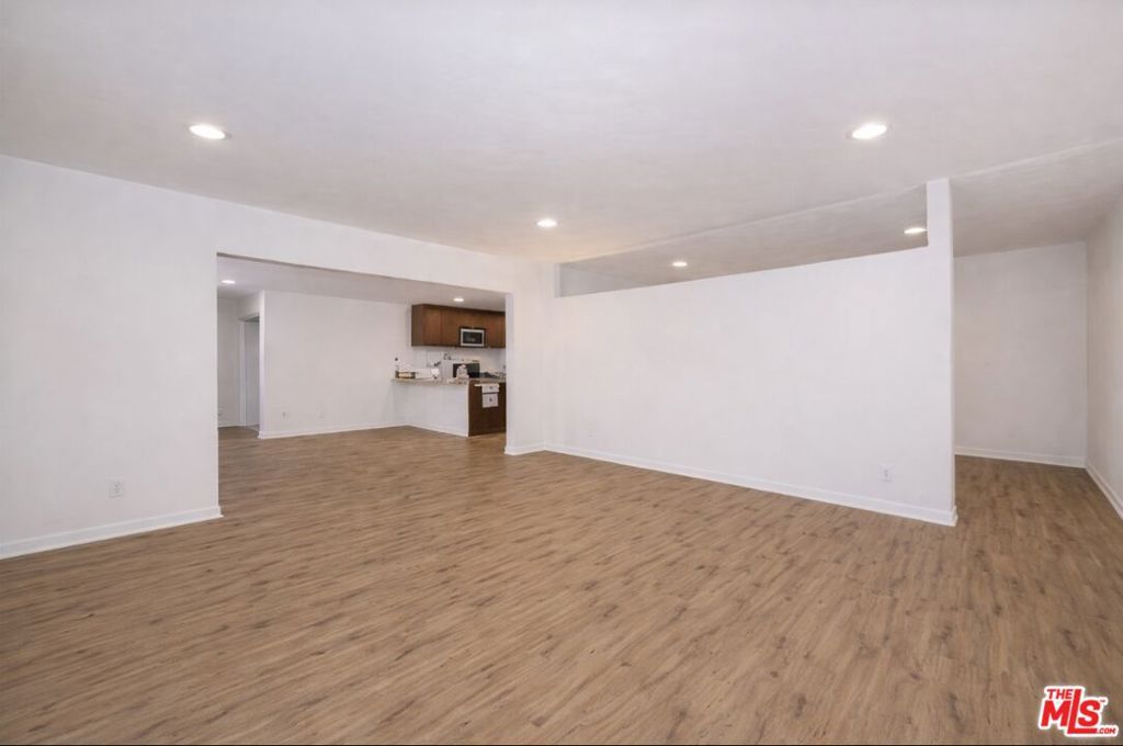 Photo of 18530 Hatteras Street #130, Tarzana, CA 91356 (MLS # 25629673)