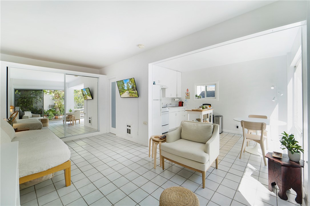 1163 Glenneyre Street