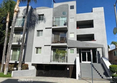 Photo of 4236 Longridge Avenue #105, Studio City, CA 91604 (MLS # SR26133204)