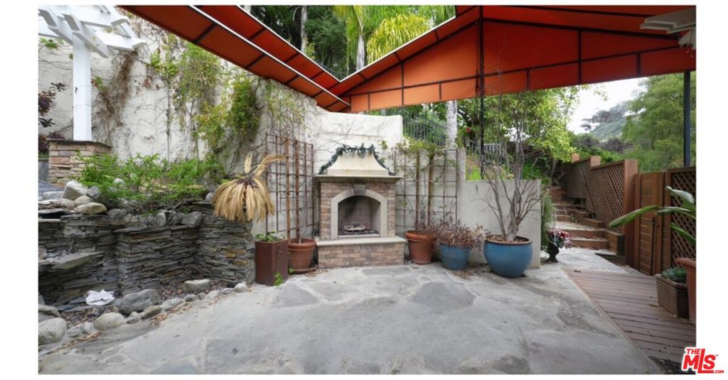 Photo of 1833 Roscomare Road, Los Angeles, CA 90077 (MLS # 26853241)