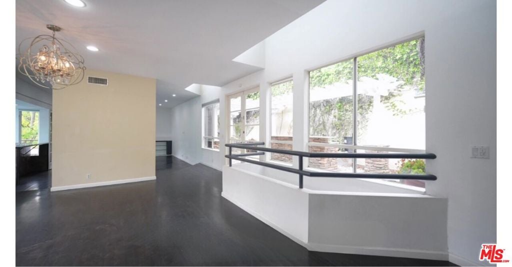 1833 Roscomare Road, Los Angeles CA 90077