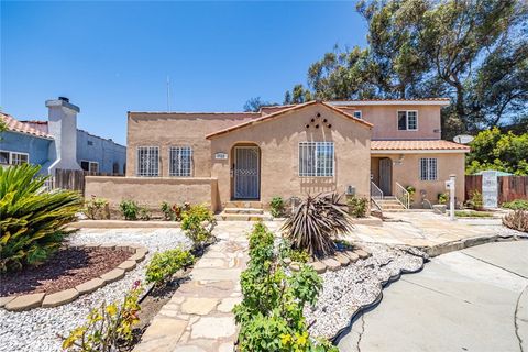 Photo of 2525 S Cochran Avenue, Los Angeles, CA 90016 (MLS # BB25180777)
