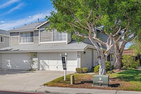 2992 Lexington Circle Carlsbad CA 92010