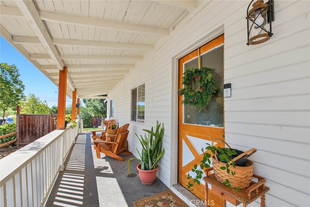 321 N Cataract