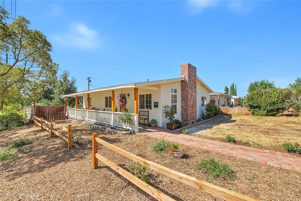 321 N Cataract