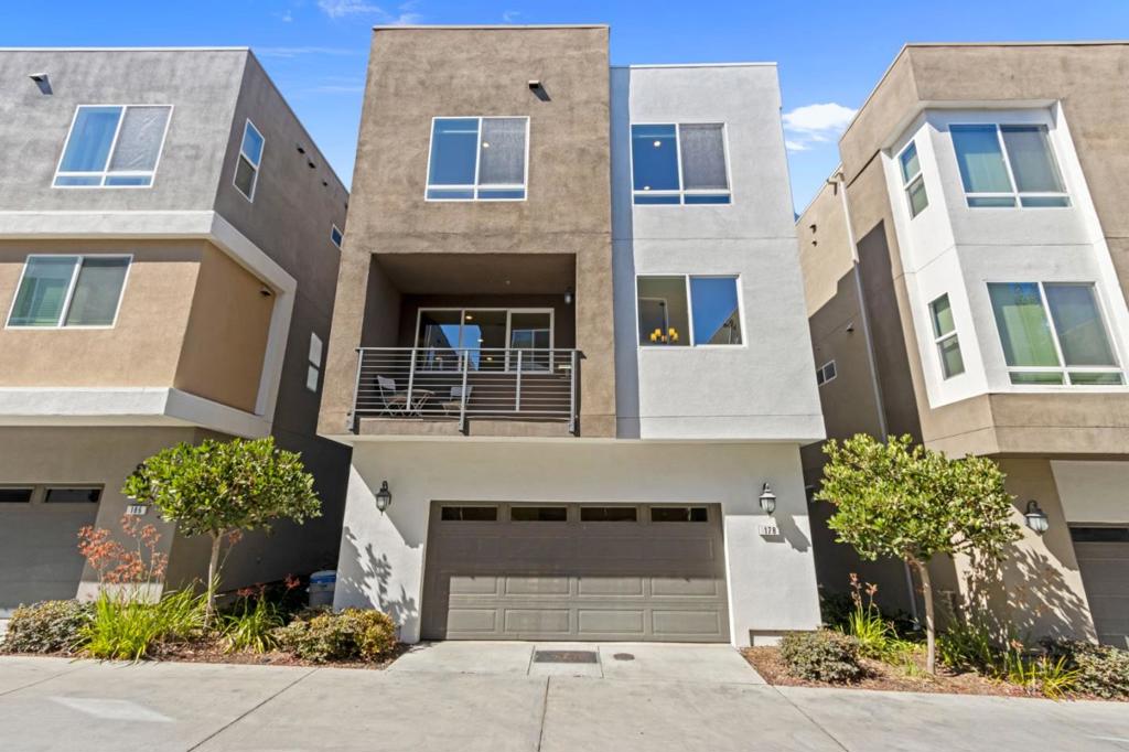 178 Llano De Los Robles Avenue
