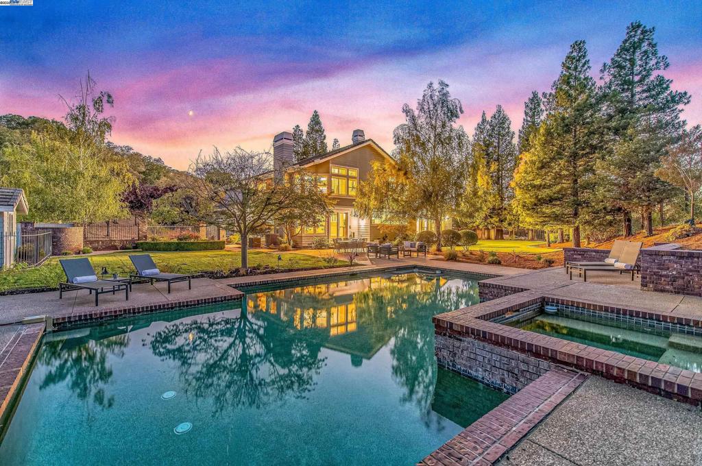 1398 Benedict Ct