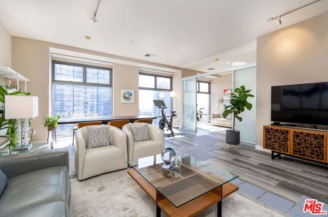 Photo of 801 S Grand Avenue #1909, Los Angeles, CA 90017 (MLS # 26827243)