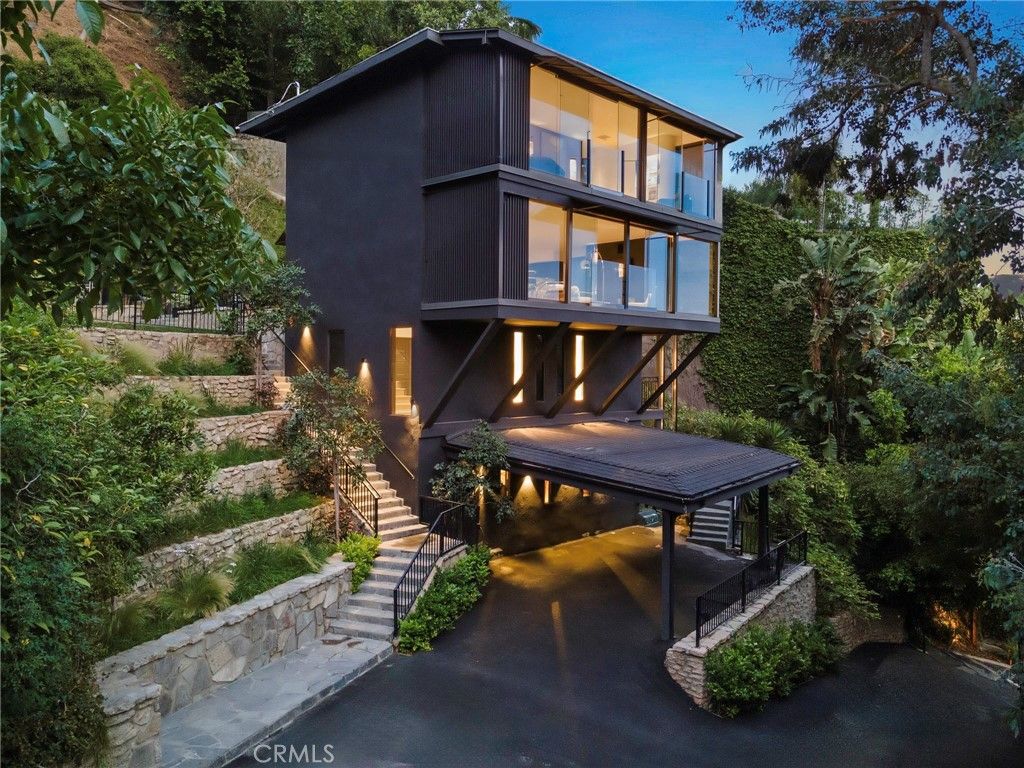 Photo of 1782 Viewmont Drive, Los Angeles, CA 90069 (MLS # SR25221960)