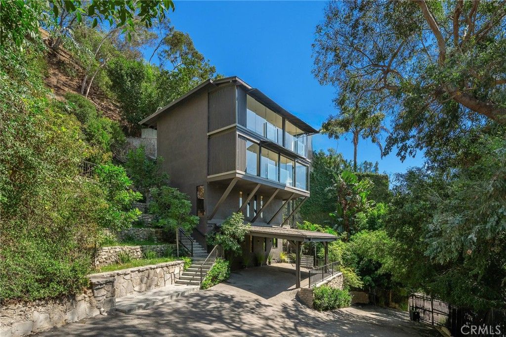Photo of 1782 Viewmont Drive, Los Angeles, CA 90069 (MLS # SR25221960)