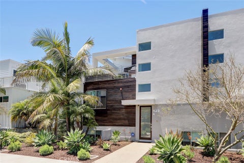 Photo of 523 S Broadway #A, Redondo Beach, CA 90277 (MLS # SB26152980)