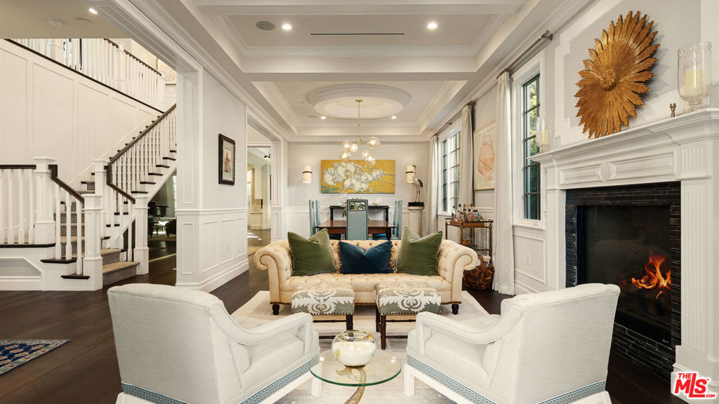 361 N Bowling Green Way