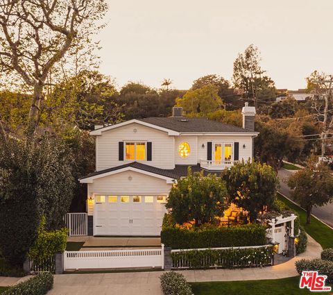 Photo of 361 N Bowling Green Way, Los Angeles, CA 90049 (MLS # 26658605)