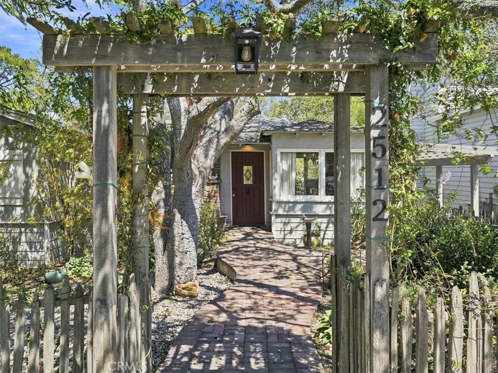 2512 Pineridge