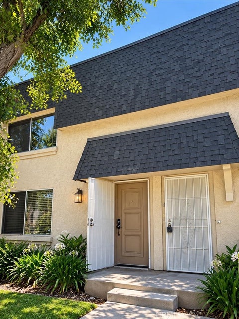 Photo of 6511 Wystone Avenue #3, Reseda, CA 91335 (MLS # SR26228301)