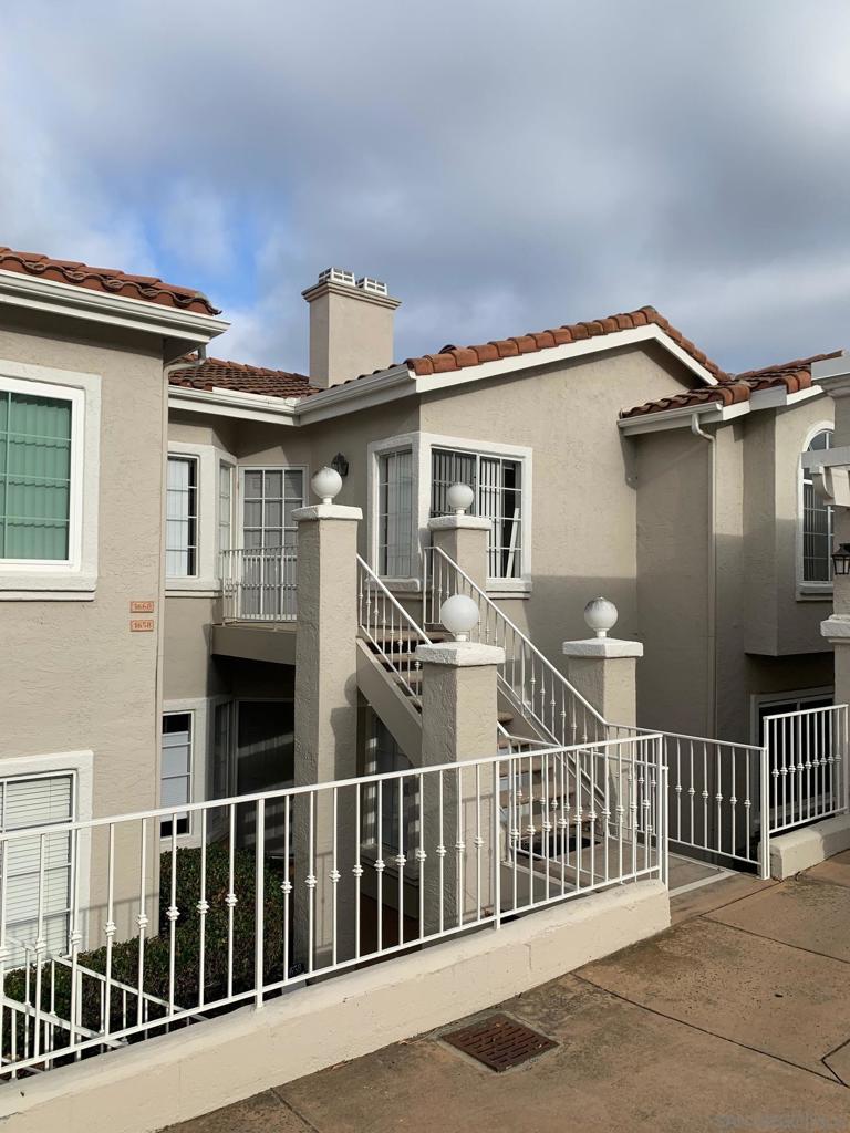 Very nice and cozy condominium unit in Lake San Marcos community, open space and excellent view of the lake. All natural light during daytime with all the conveniences of an easy modern lifestyle in a decent neighborhood.