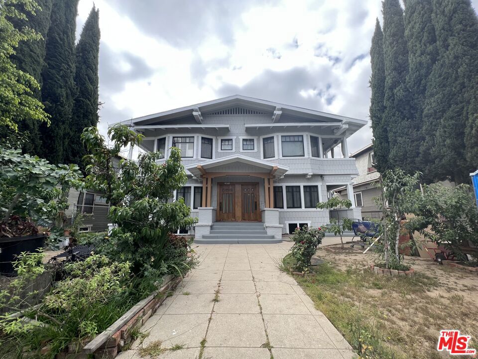 1674 W 25th Street