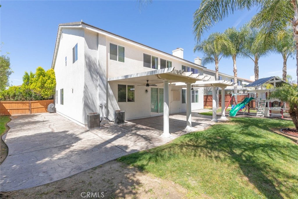 45000 Vine Cliff