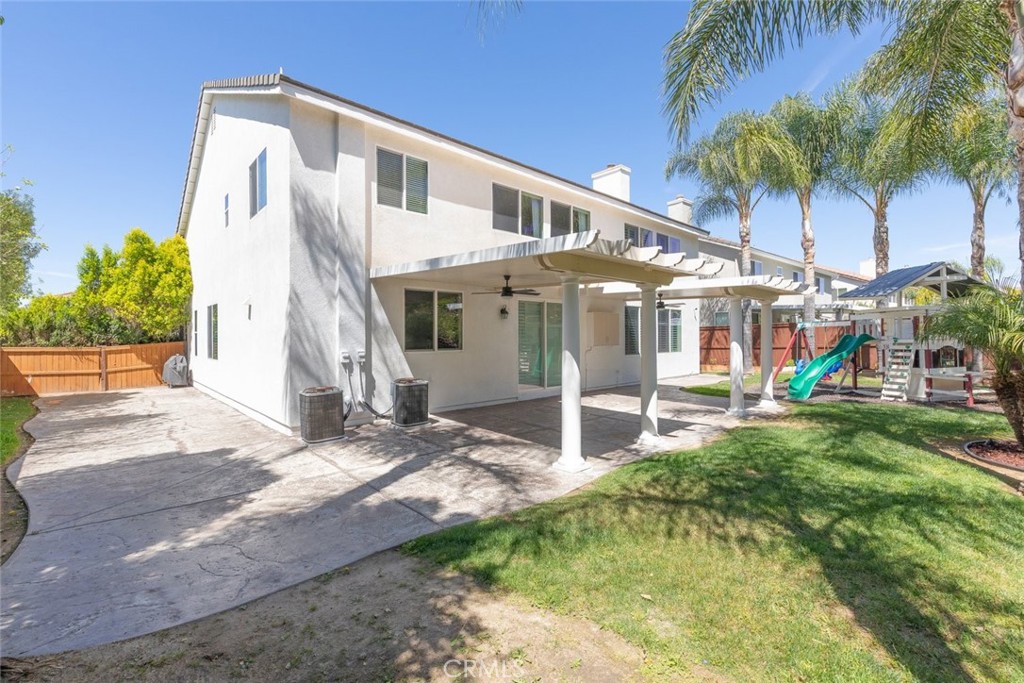 45000 Vine Cliff