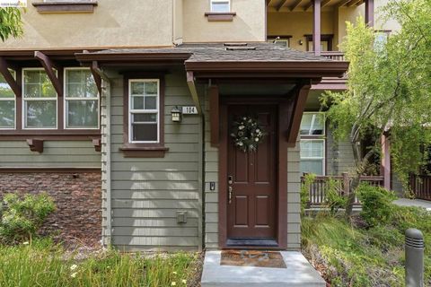 Photo of 104 Serra Way Way, San Pablo, CA 94806 (MLS # 41126565)
