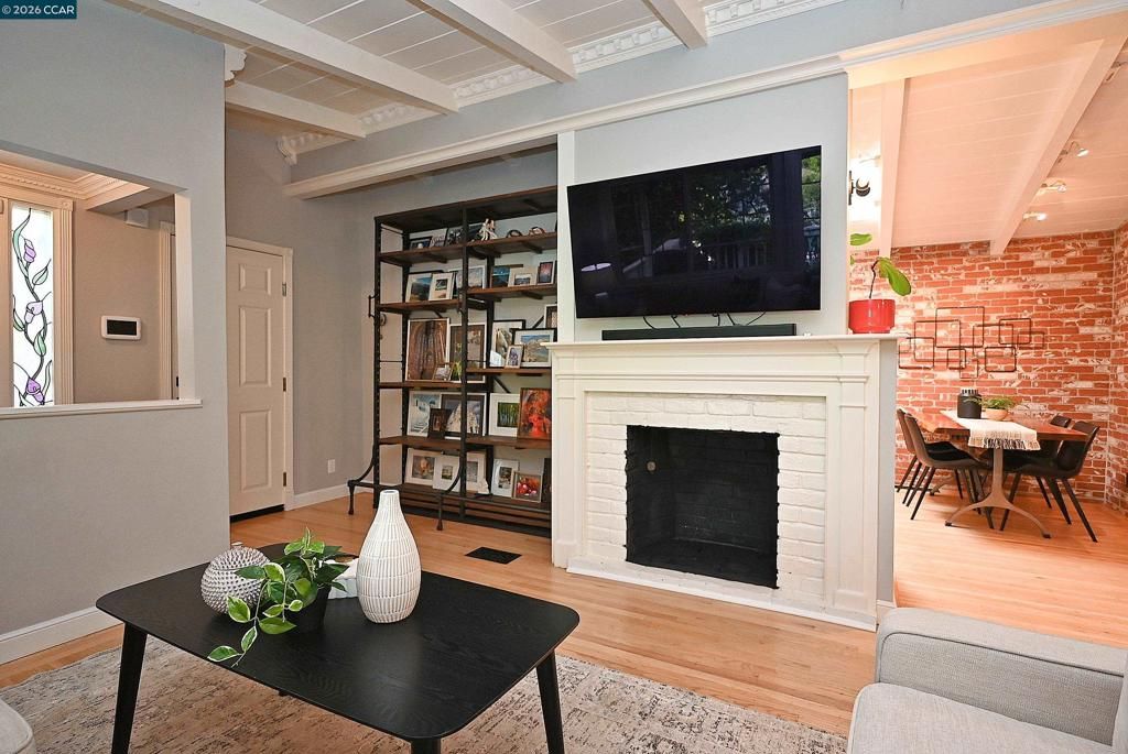 Photo of 15 Vista Hermosa, Walnut Creek, CA 94597 (MLS # 41131172)