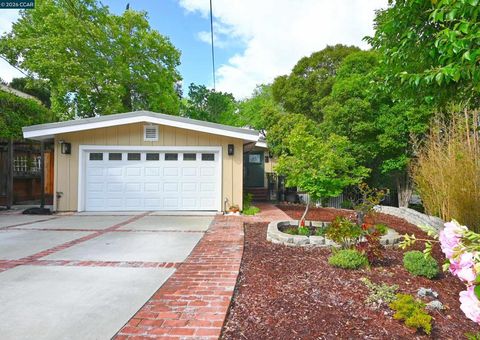 Photo of 15 Vista Hermosa, Walnut Creek, CA 94597 (MLS # 41131172)