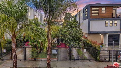Photo of 644 N Serrano Avenue, Los Angeles, CA 90004 (MLS # 26984113)