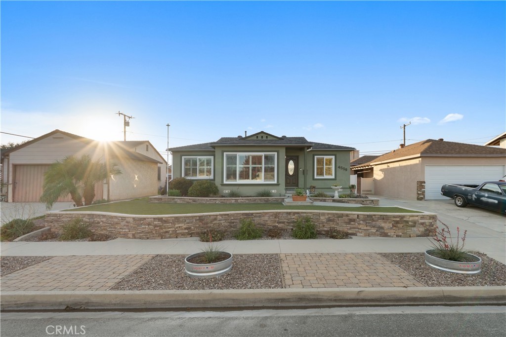 4559 Levelside Avenue