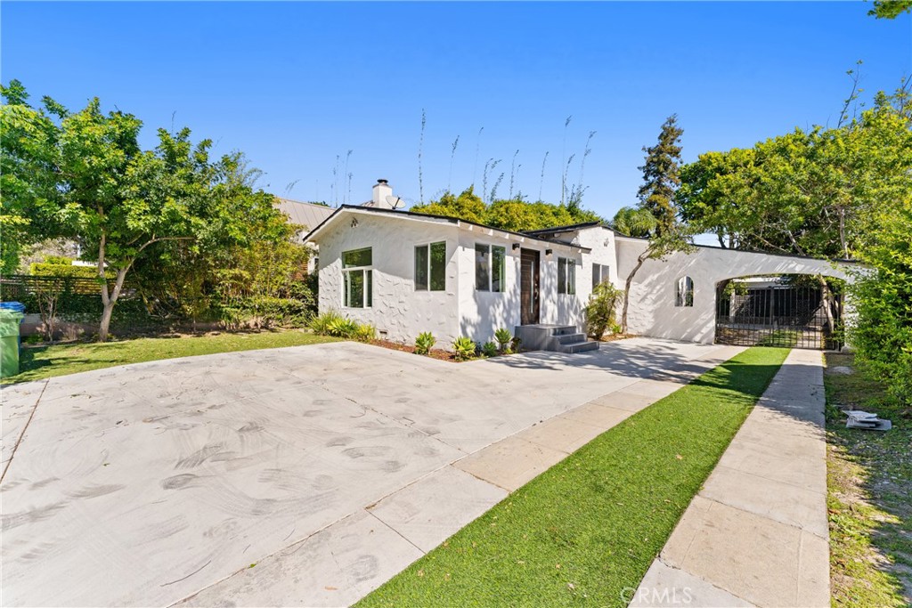 2216 Veteran Avenue