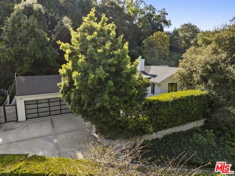 Photo of 9782 Oak Pass Road, Beverly Hills, CA 90210 (MLS # 25615525)