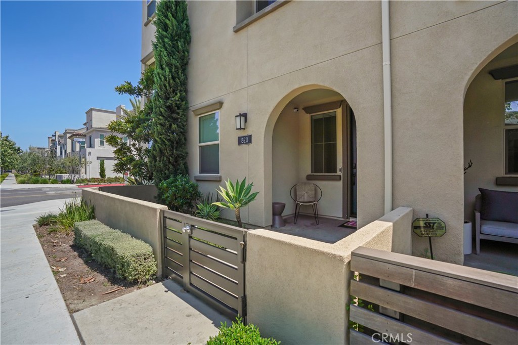 820 E Santa Ana Street