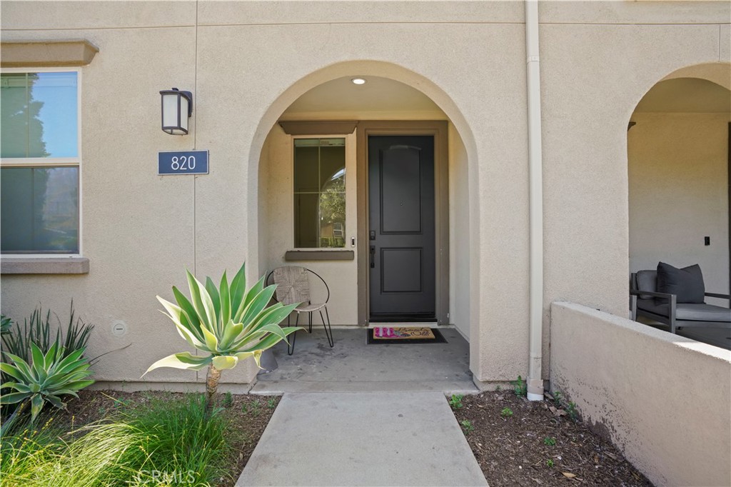 820 E Santa Ana Street