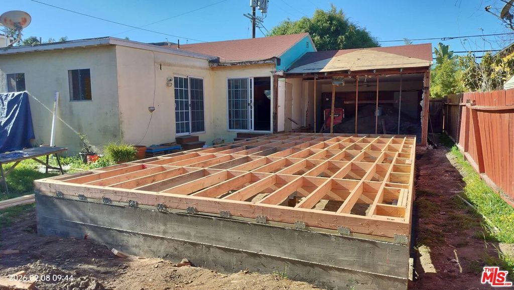 Photo of 4226 Redwood Avenue, Los Angeles, CA 90066 (MLS # 26650429)