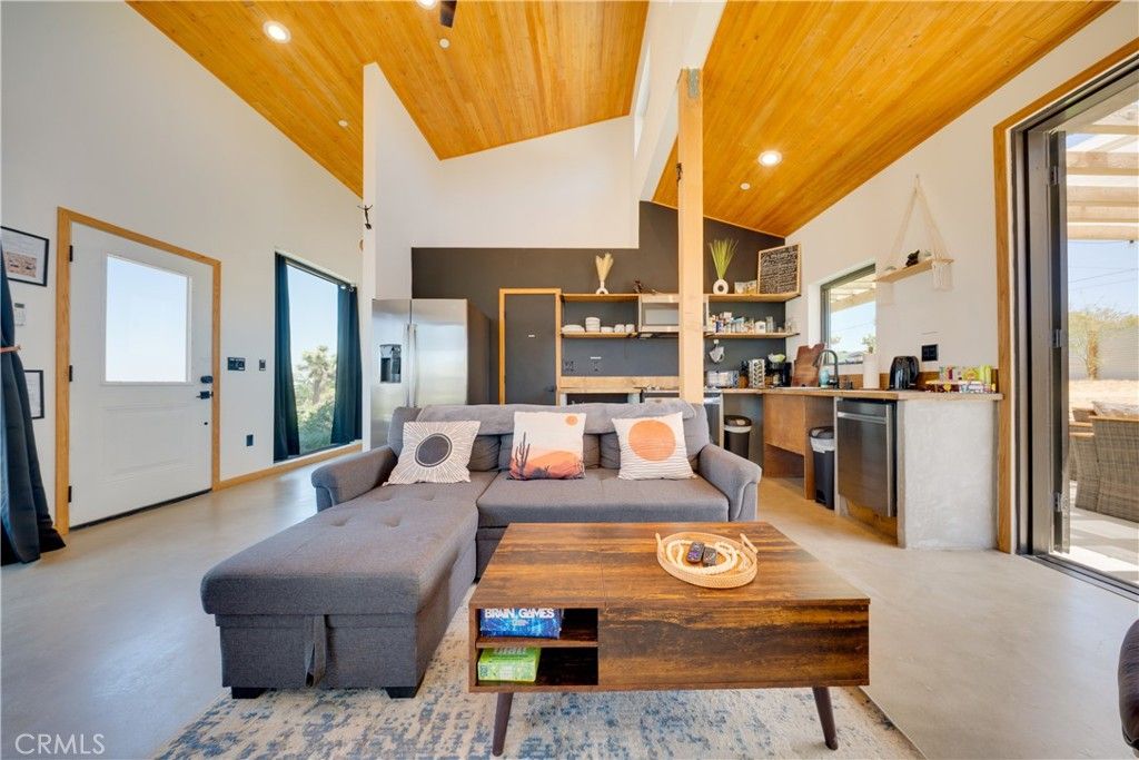 Photo of 60423 La Mirada Trail, Joshua Tree, CA 92252 (MLS # TR25214048)