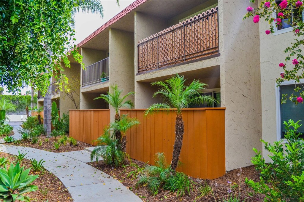 Affordable condo, located in a wonderful gated community, single level unit toward rear of complex near Pool and playground. Private balcony, Complex has laundry facilities, exercise room, playground, and rec-room / clubhouse with pool tables, etc. Great for first time buyers Neighborhoods: POSADA DEL VALLE Complex Features: ,,, Equipment: Range/Oven Other Fees: 0 Sewer: Sewer Connected Topography: LL
