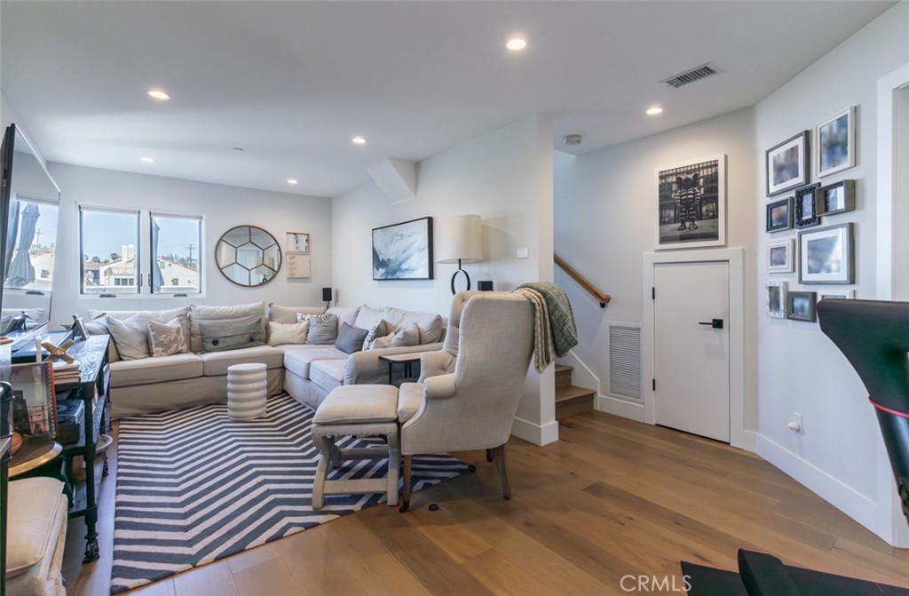 Corona del Mar South of PCH (CDMS) - Residential Lease