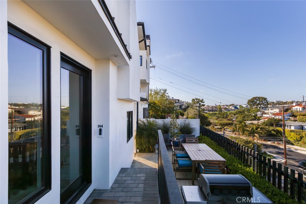 Corona del Mar South of PCH (CDMS) - Residential Lease