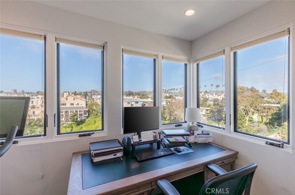 Corona del Mar South of PCH (CDMS) - Residential Lease