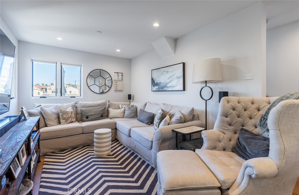 Corona del Mar South of PCH (CDMS) - Residential Lease