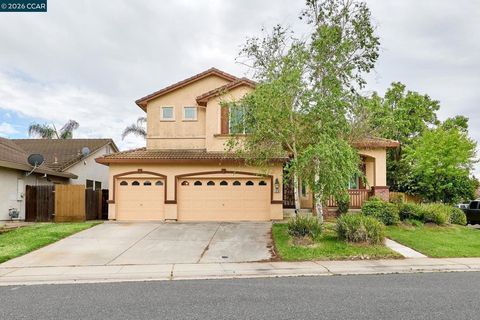 Photo of 1010 Malton Way Way, Galt, CA 95632 (MLS # 41131935)