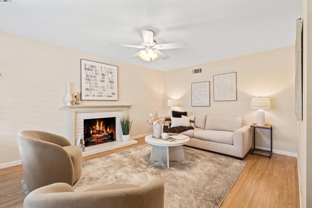 LOS ALTOS HGHTS - Residential