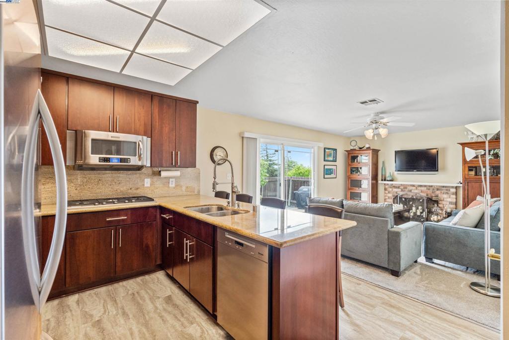 LOS ALTOS HGHTS - Residential