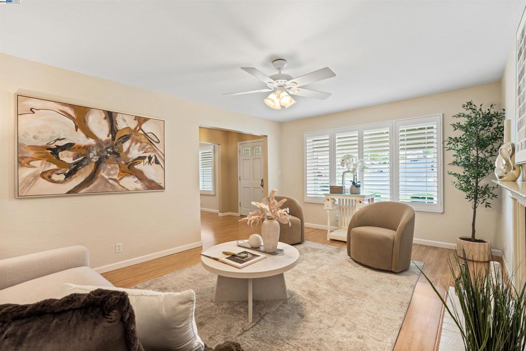 LOS ALTOS HGHTS - Residential