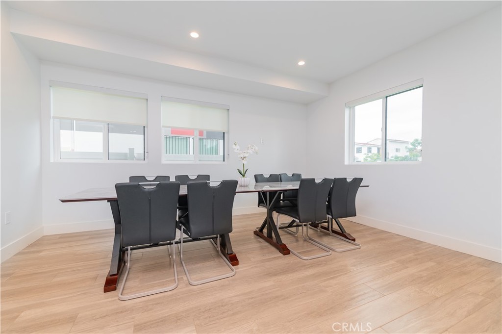 1444 W 37th Street