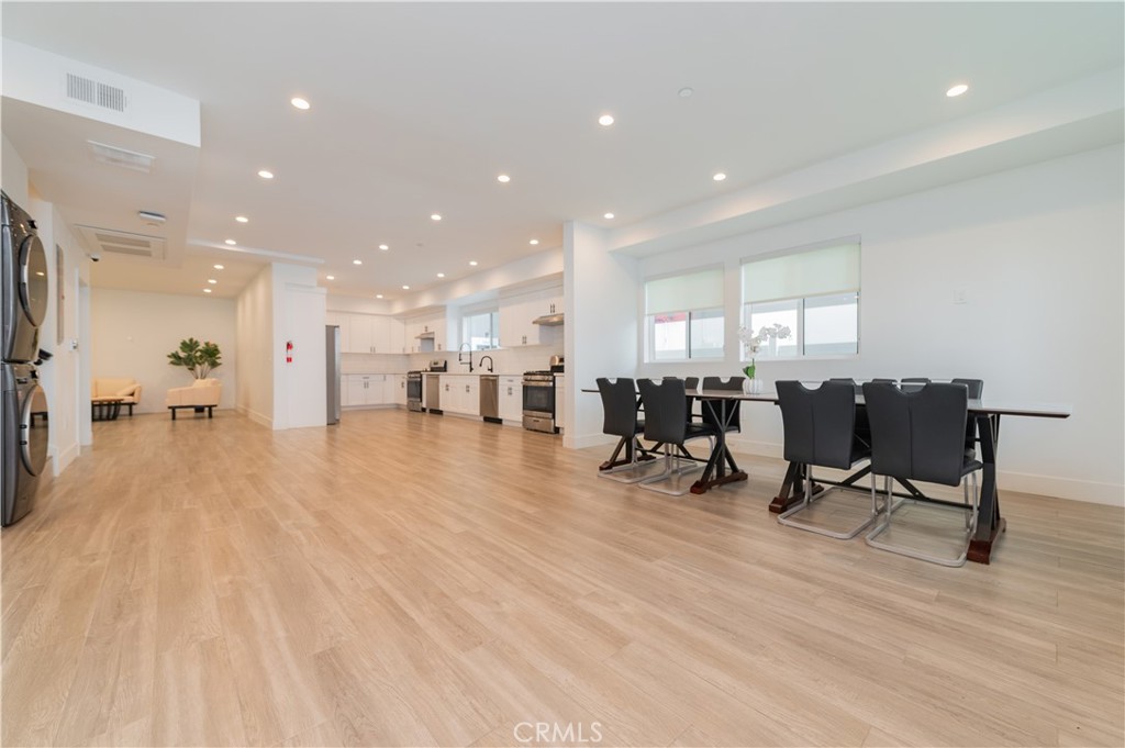 1444 W 37th Street